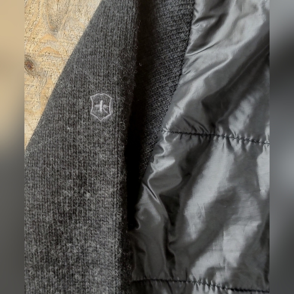 2000's Victorinox lambswool sleeve quilted jacket men's size XL - Picture 4 of 4